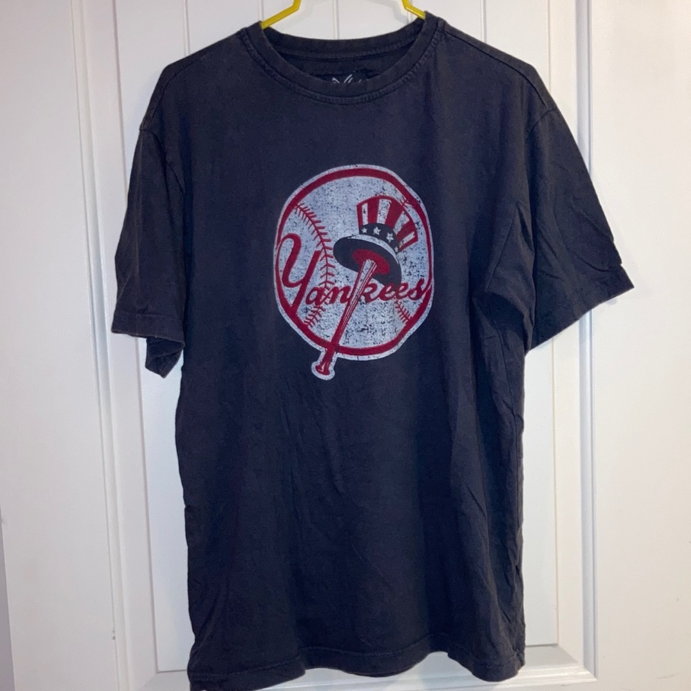 Yankees Soft T-shirt, EUC, like new, Size L but says XL